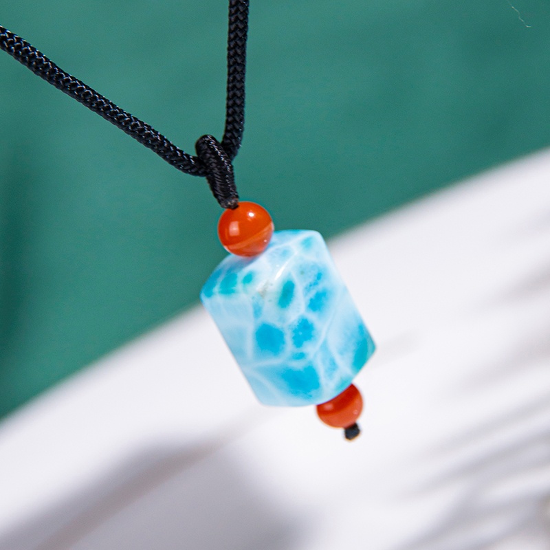 海纹石-Larimar：海洋之心的神秘能量与风水奥秘