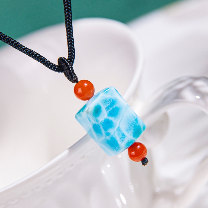 海纹石-Larimar：海洋之心的神秘力量与风水能量