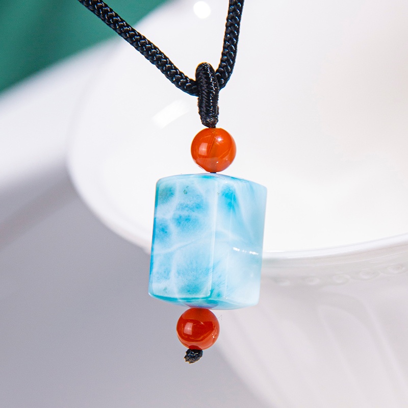 海纹石-Larimar：海洋之心的神秘力量与风水能量